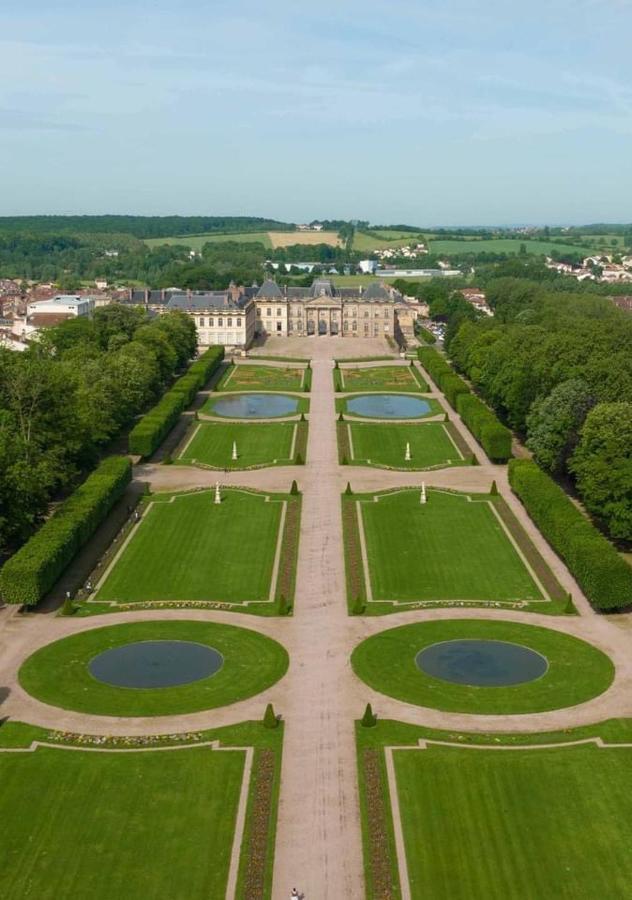 - Gite Appart Orchidée - Coeur de ville - Lunéville - Soirée étape VRP - capacité 1 à 4 personnes - Accès piscine et jardin Exterior foto